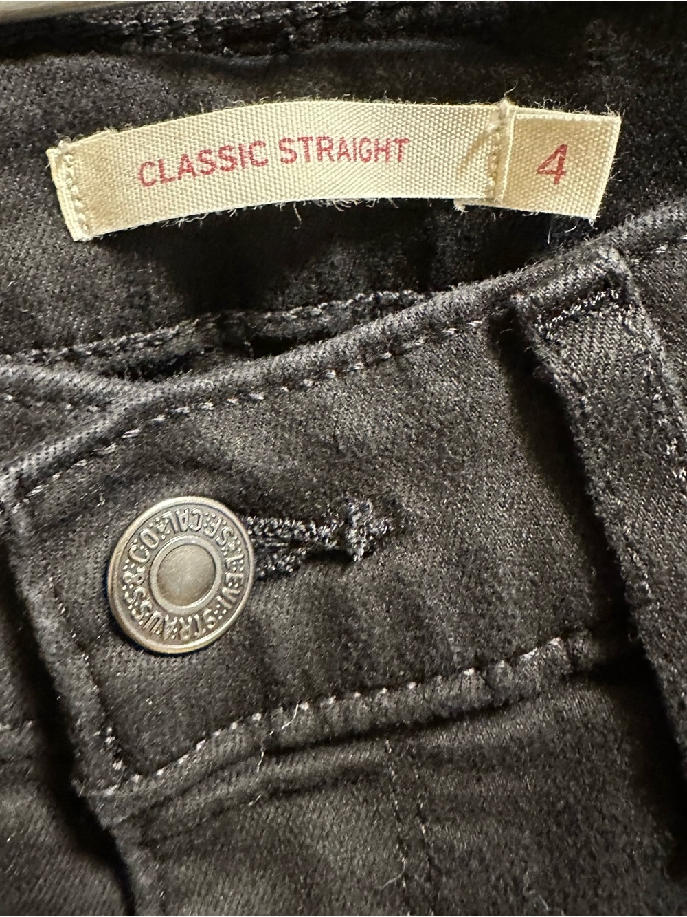 Classic Straight Women’s Black Levi Jeans